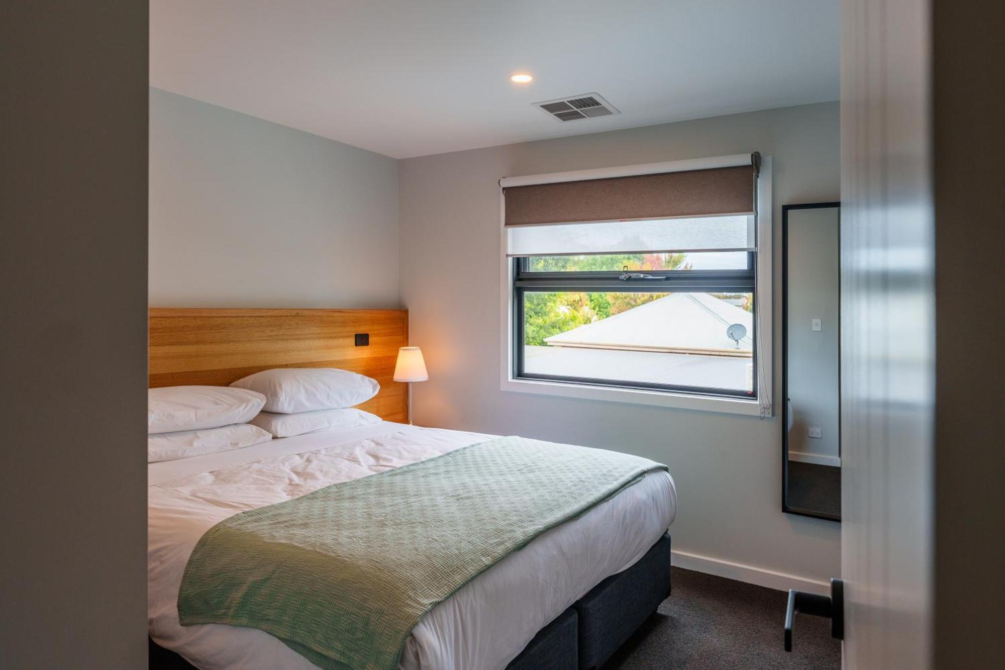 Aberdeen Lane Woodside Room photo